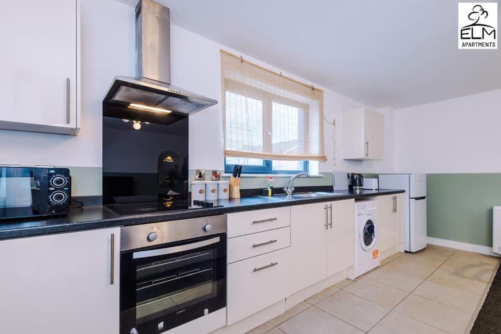 Cozy 1 Bedroom Apartment, Prime Location , Free Parking Manchester Exterior foto