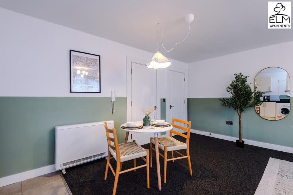 Cozy 1 Bedroom Apartment, Prime Location , Free Parking Manchester Exterior foto